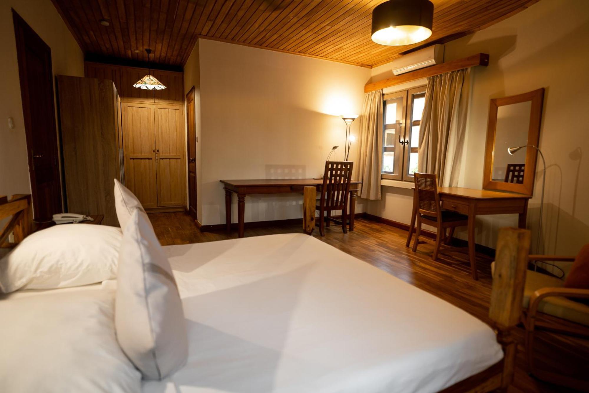 Esther'S Hotel Accra Esterno foto