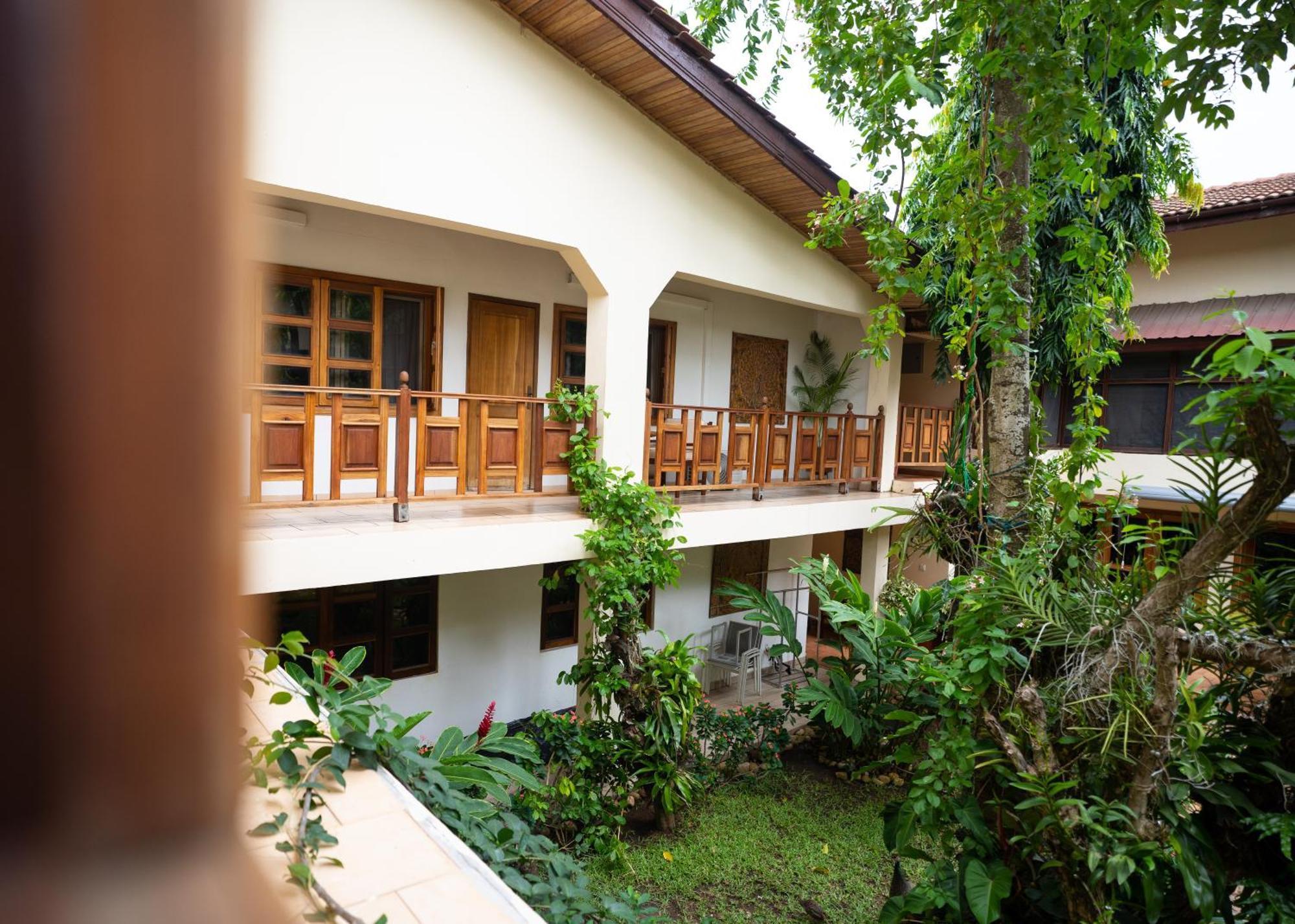 Esther'S Hotel Accra Esterno foto