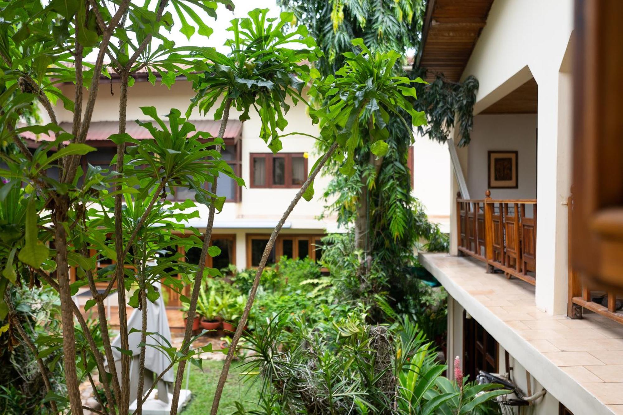 Esther'S Hotel Accra Esterno foto